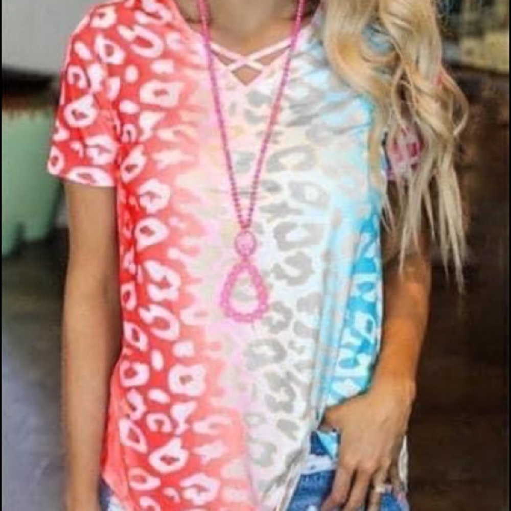 Beautiful Crisscross leopard print short sleeve top